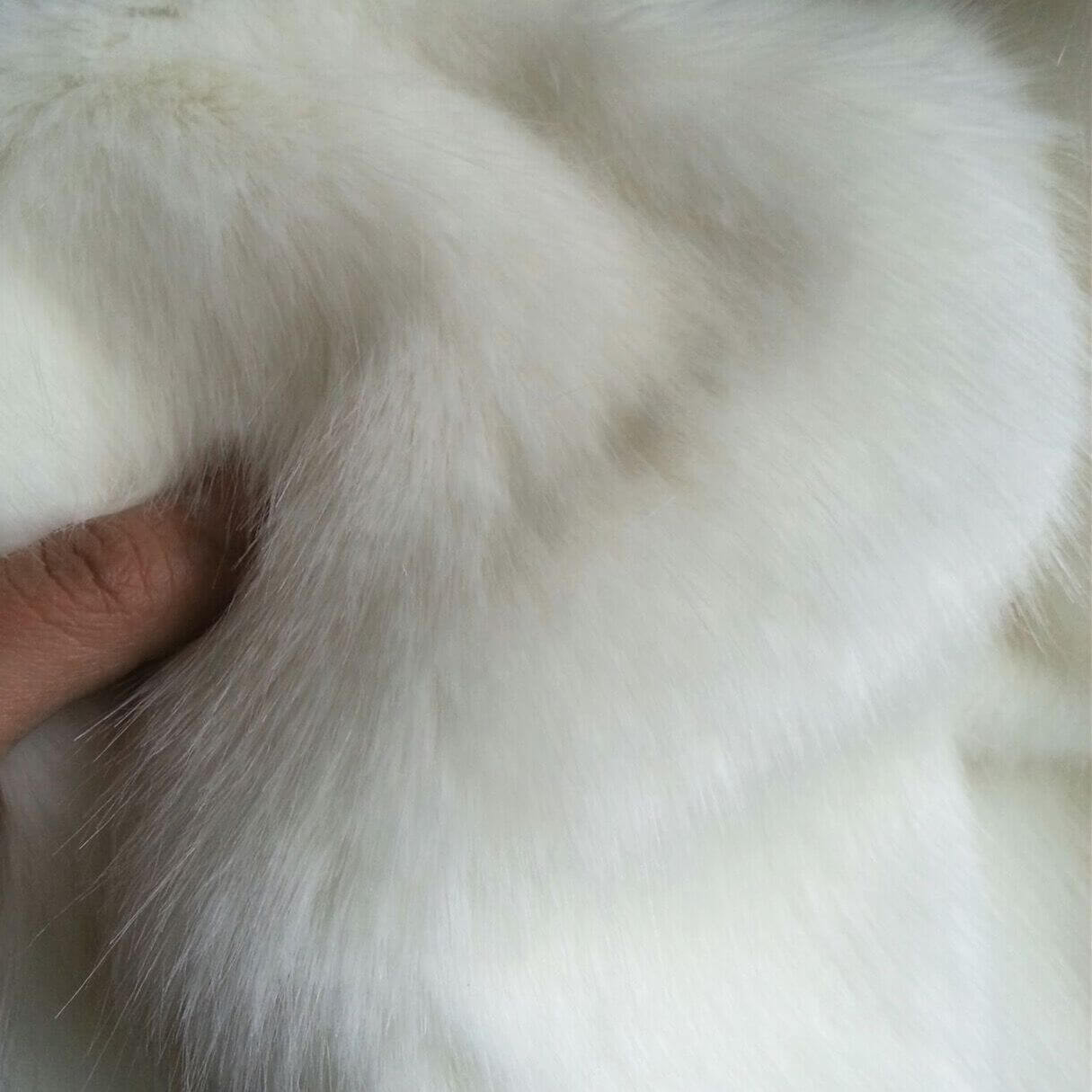 Plaid en fausse fourrure douce pour une décoration intérieure confortable et chaleureuse