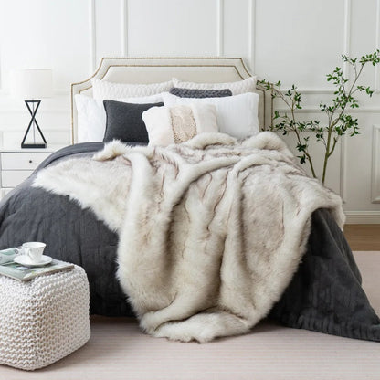 Stylish Faux Fur Weighted Blanket for Cozy Comfort and Warmth