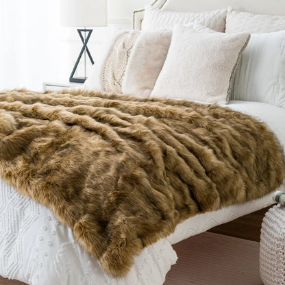 Stylish Faux Fur Weighted Blanket for Cozy Comfort and Warmth
