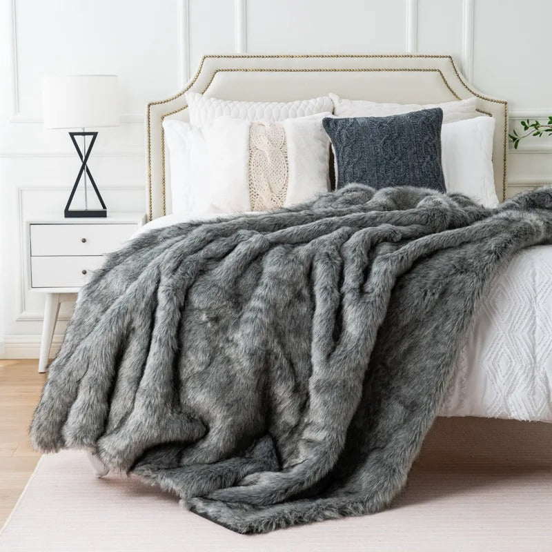 Stylish Faux Fur Weighted Blanket for Cozy Comfort and Warmth