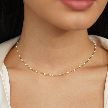 Collier Noa - Perles blanches — confectionné avec soin et souci du détail.