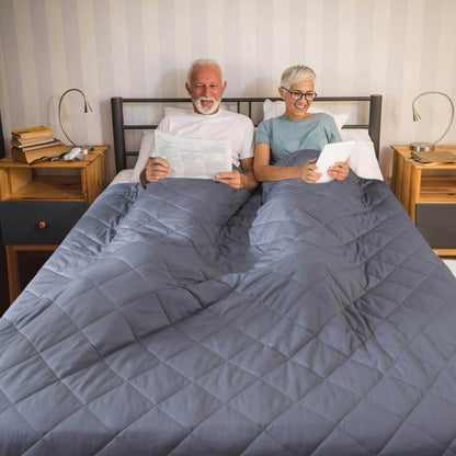 Couverture lestée gris foncé avec du coton doux et des billes de verre pour un sommeil réparateur