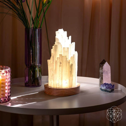 Lampe de nuit en sélénite - 900 g de cristal aux vertus curatives pour la décoration et le bien-être de votre maison.