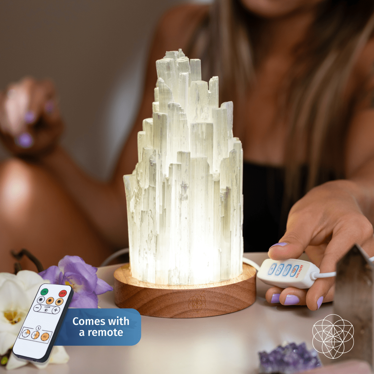 Lampe de nuit en sélénite - 900 g de cristal aux vertus curatives pour la décoration et le bien-être de votre maison.