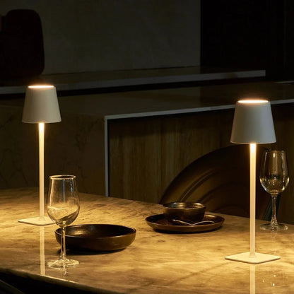 Lampe de table tactile rechargeable à intensité variable pour une utilisation intérieure et extérieure